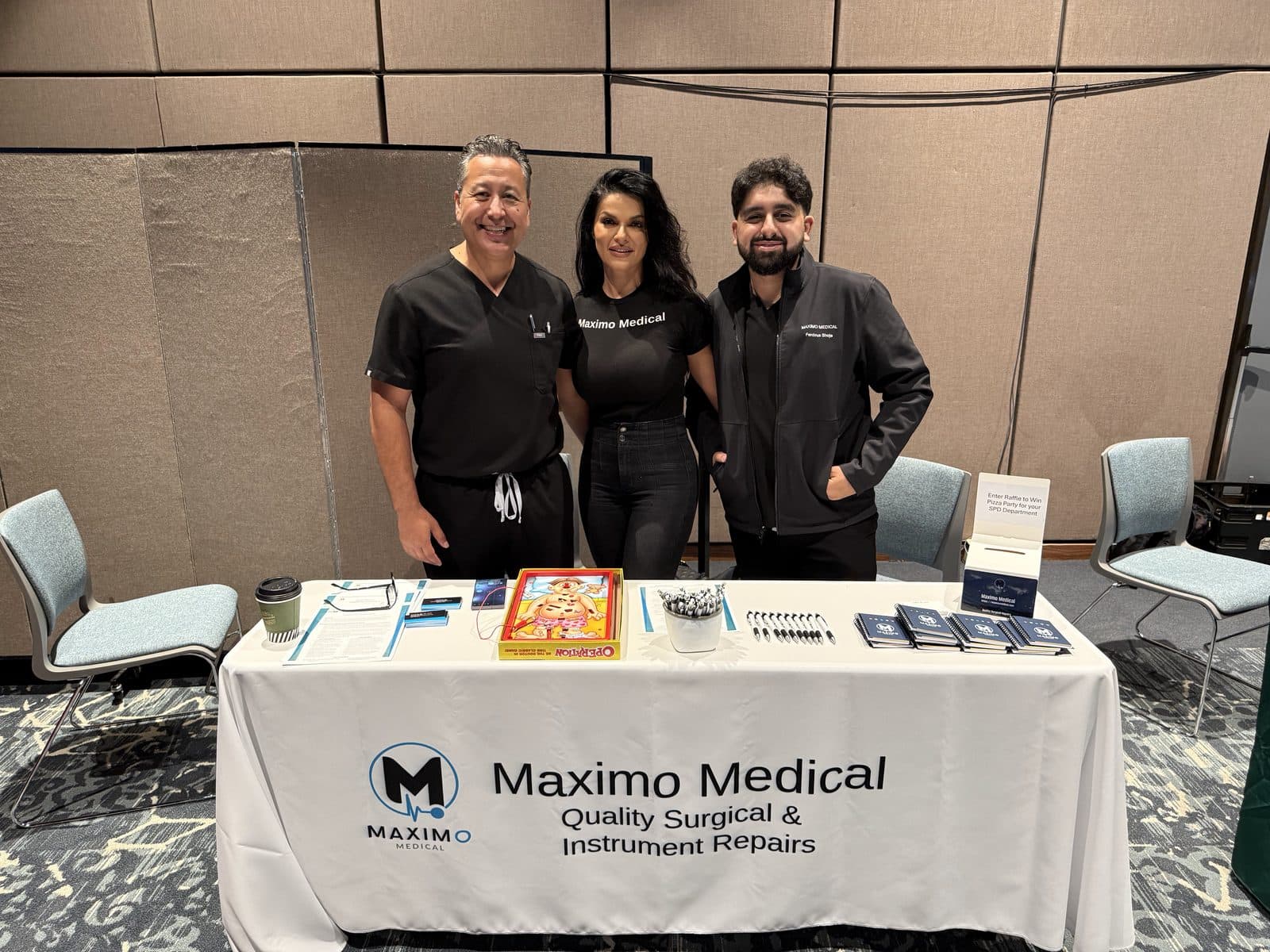 The Maximo Medical team with fellow exhibitors at a healthcare conference